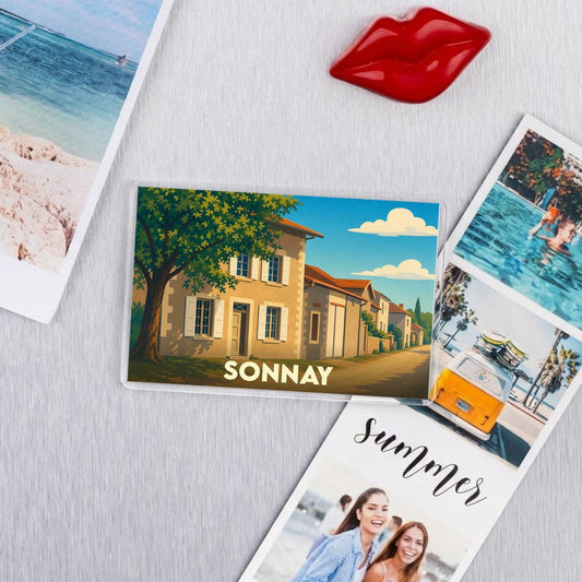 Magnet souvenir de la ville de Sonnay avec une illustration stylisée d'une maison de village.