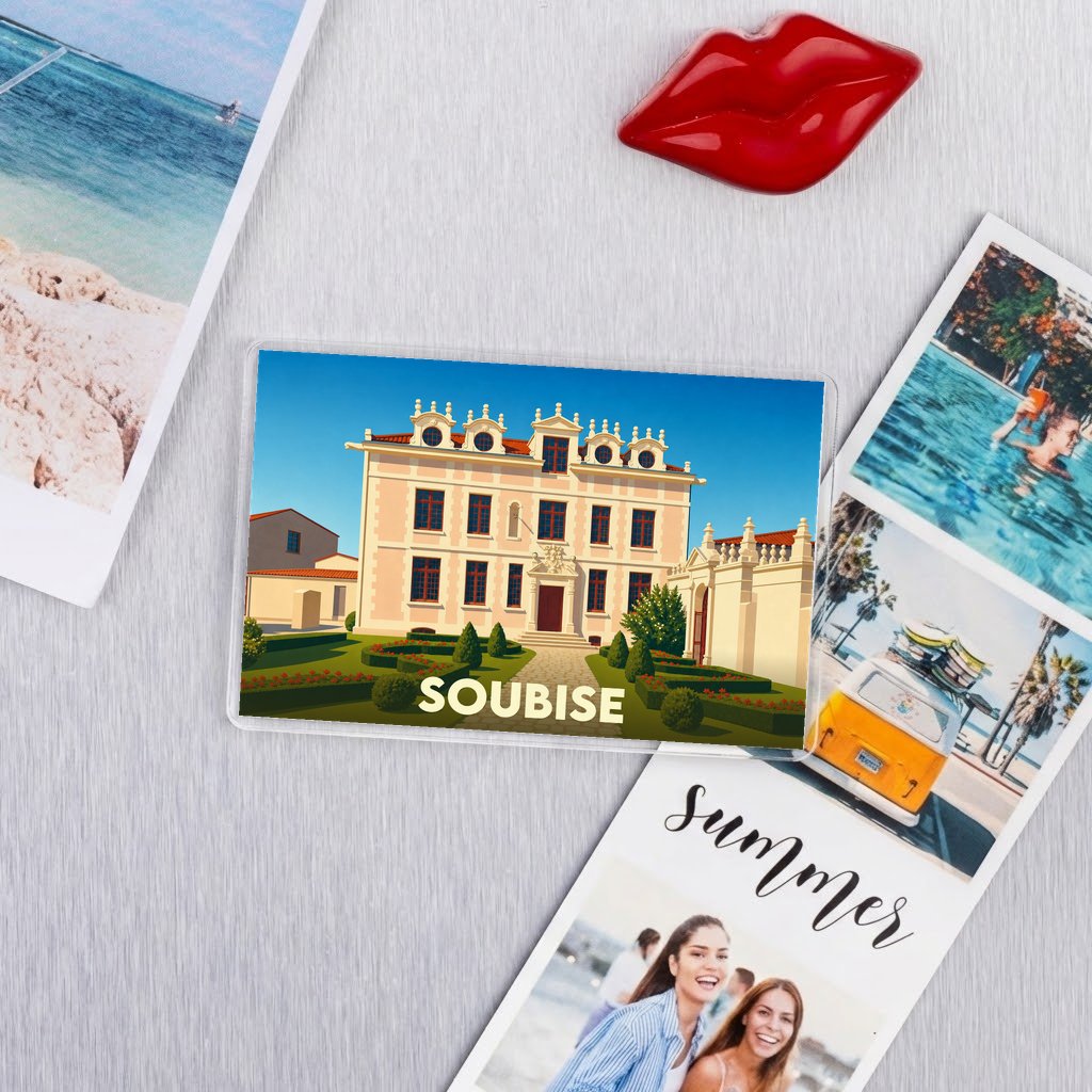 Magnet souvenir de la ville de Soubise avec une illustration stylisée d'un bâtiment historique.