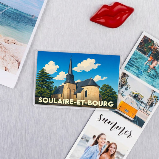 Magnet souvenir de la commune de Soulaire-et-Bourg avec une illustration stylisée de son église.