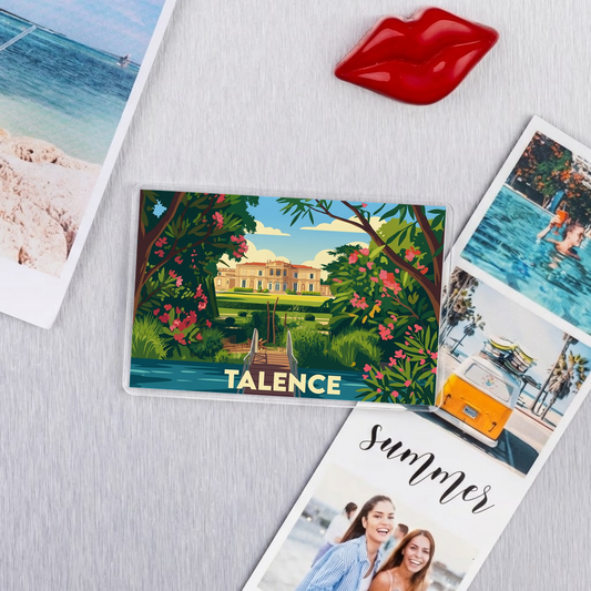 Magnet souvenir de la ville de Talence avec une illustration stylisée d'un château dans un parc verdoyant.