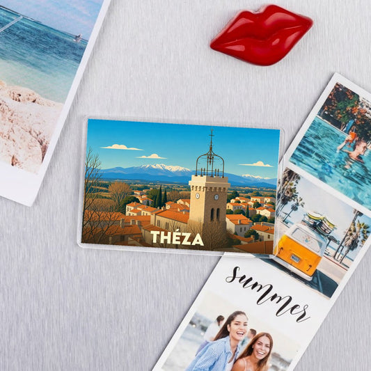 Magnet souvenir de la ville de Théza avec une illustration stylisée.
