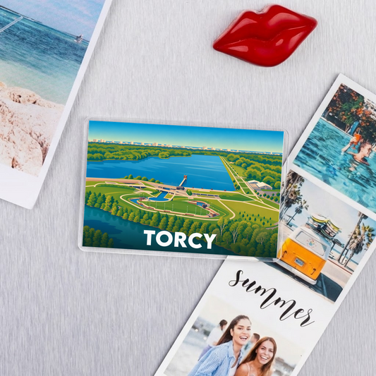 Magnet souvenir de la ville de Torcy avec une illustration stylisée.
