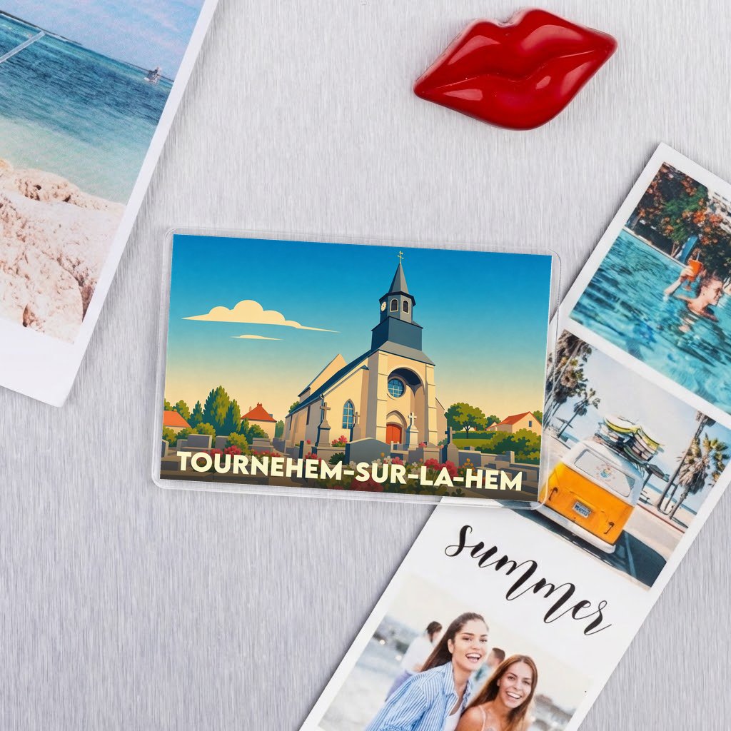 Magnet souvenir de la ville de Tournehem-sur-la-Hem avec une illustration stylisée de son église.