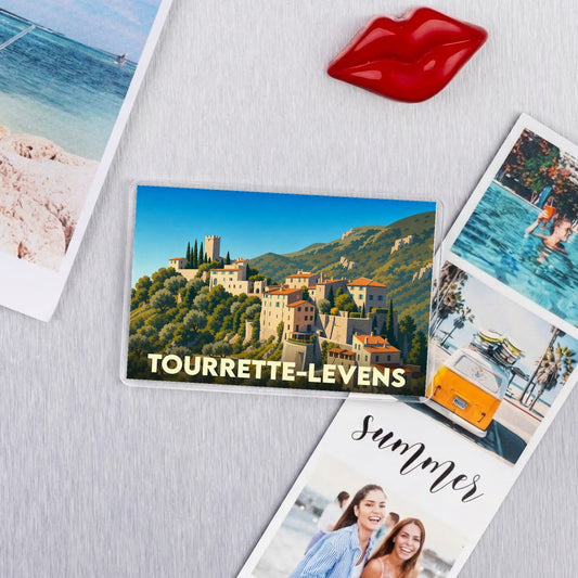 Magnet souvenir de la ville de Tourrette-Levens avec une illustration stylisée.