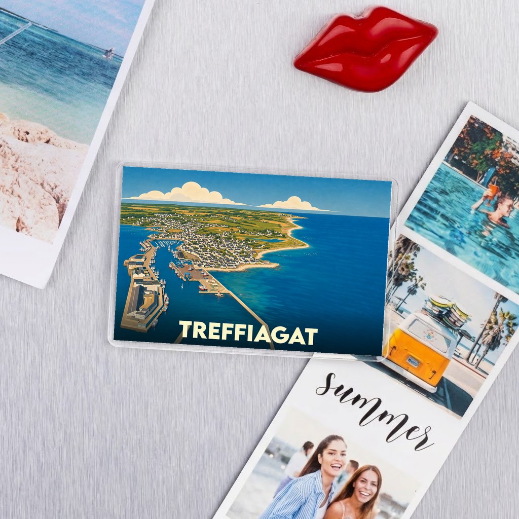 Magnet souvenir de la ville de Treffiagat avec une illustration aérienne stylisée.