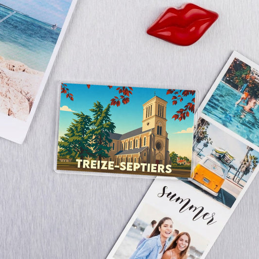 Magnétisme souvenir de la ville de Treize-Septiers avec une illustration stylisée de son église.