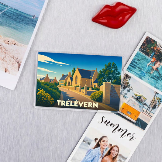 Magnet souvenir de la ville de Trélévern avec une illustration stylisée.