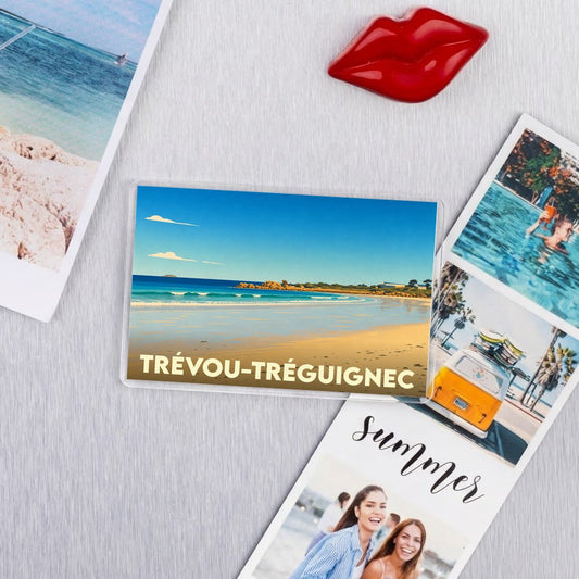 Magnet rectangulaire souvenir de la ville de Trévou-Tréguignec avec une illustration de bord de mer.