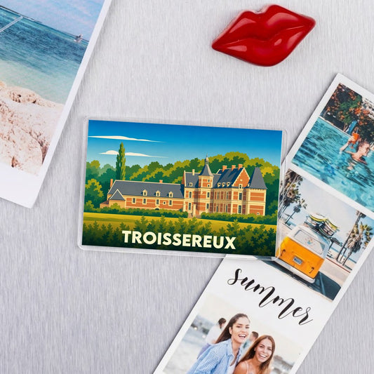 Magnet souvenir de la ville de Troissereux avec une illustration stylisée de son château.