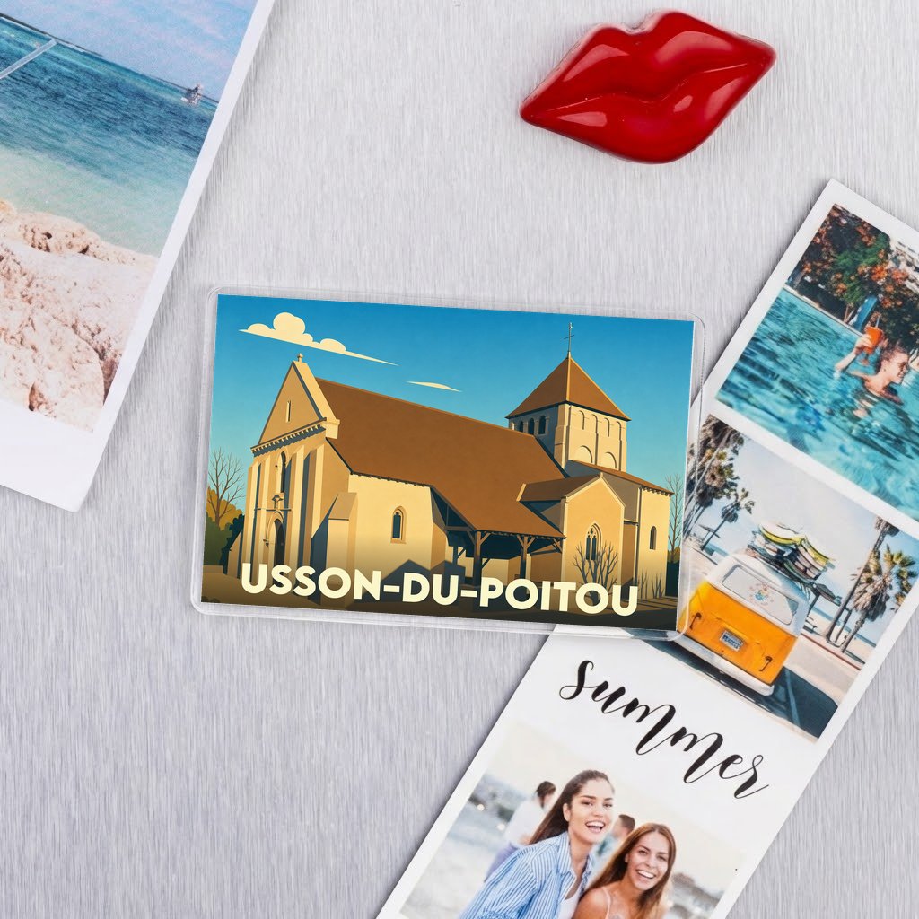 Magnet souvenir de la ville d'Usson-du-Poitou avec une illustration stylisée de son église romane.