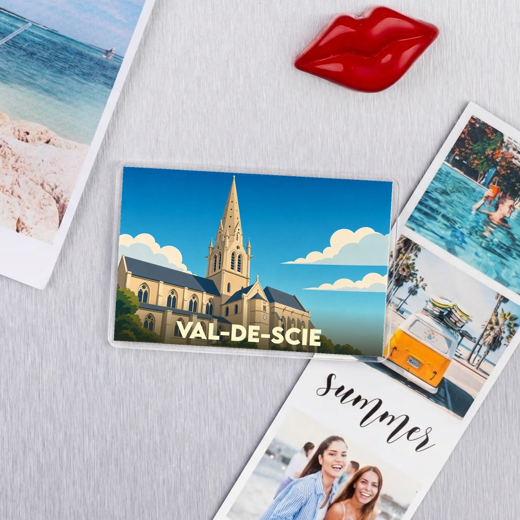 Magnet souvenir de la ville de Val-de-Scie avec une illustration stylisée de son église.