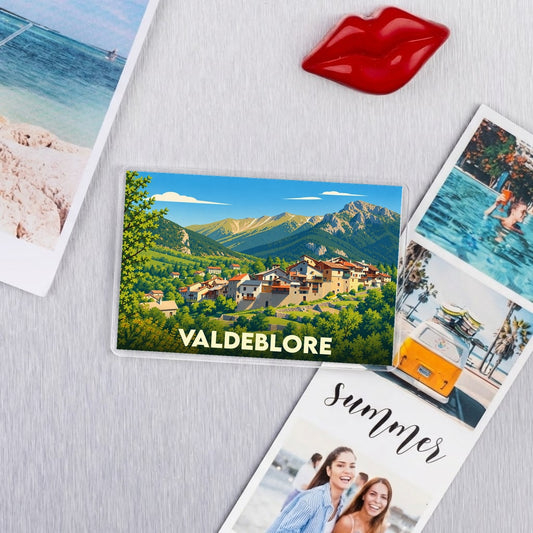 Magnet souvenir de la ville de Valdeblore avec une illustration stylisée de montagne.