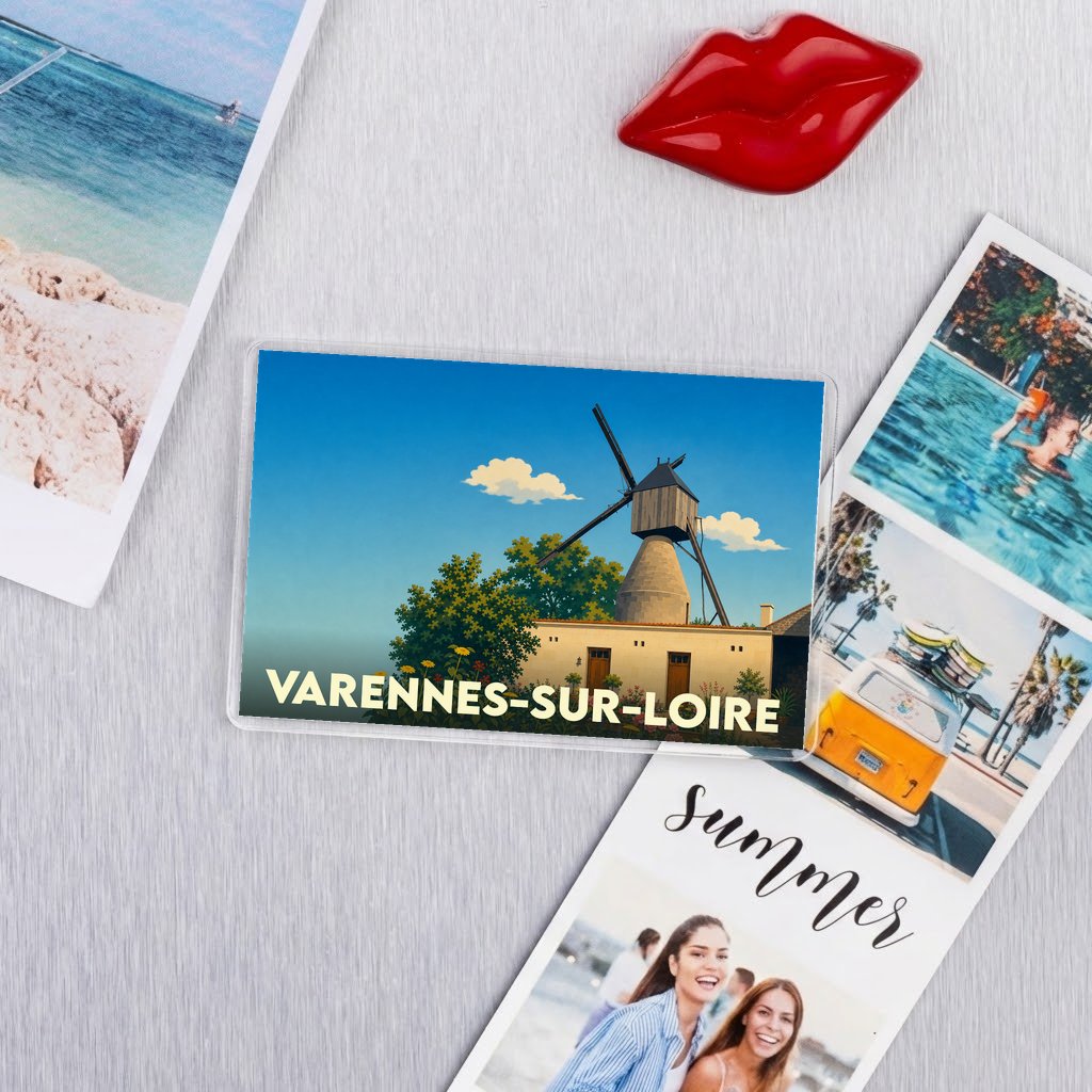 Magnet souvenir de la ville de Varennes-sur-Loire avec une illustration stylisée d'un moulin.
