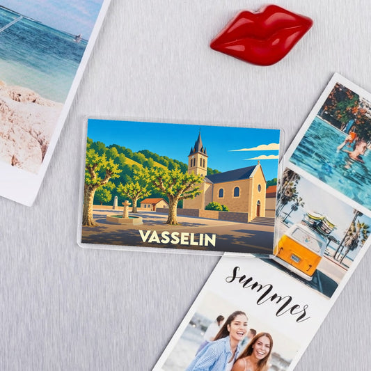 Magnet souvenir de la ville de Vasselin avec une illustration stylisée de son église et de sa place.