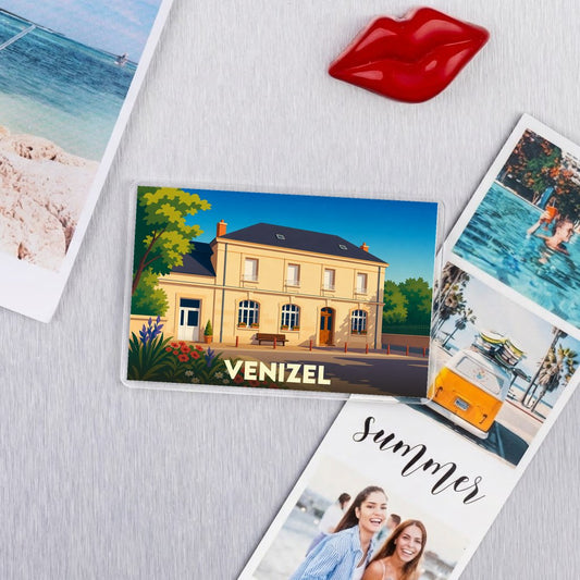 Magnet souvenir de la ville de Venizel illustrant une maison typique de la commune.