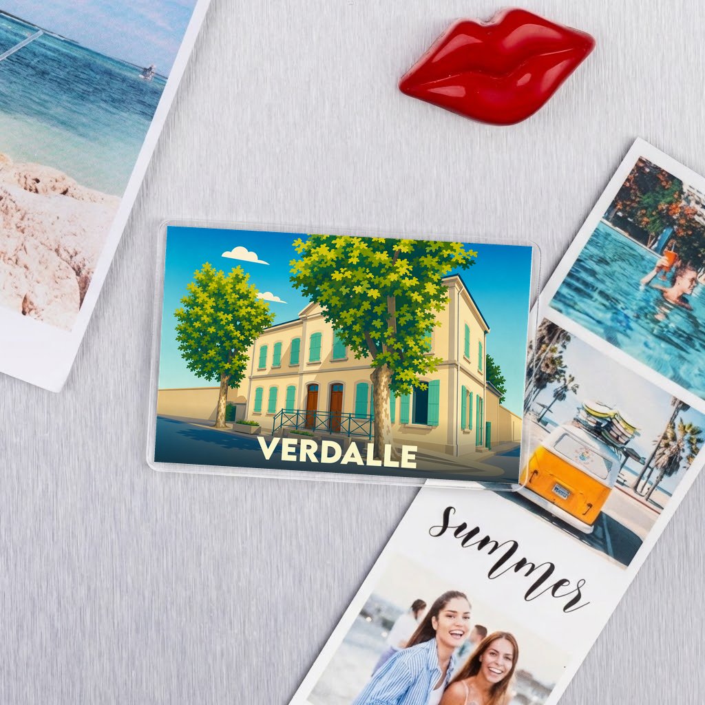 Magnet souvenir de la ville de Verdalle avec une illustration stylisée.