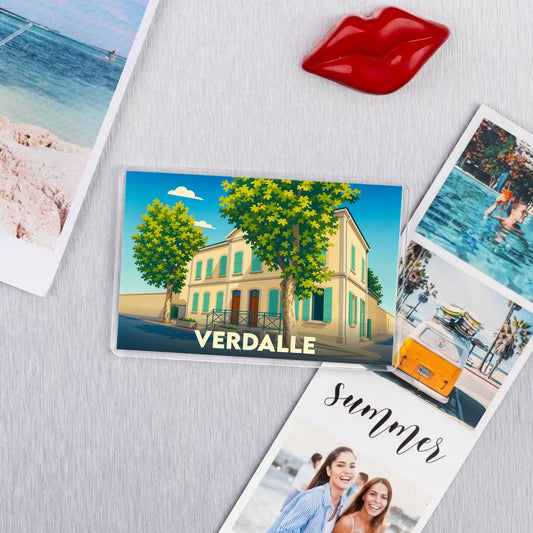 Magnet souvenir de la ville de Verdalle avec une illustration stylisée.