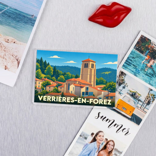 Magnet souvenir de la ville de Verrières-en-Forez avec une illustration stylisée d'un village de montagne.