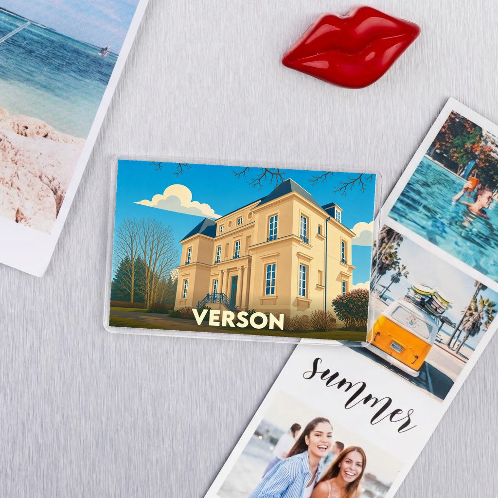 Magnet souvenir de la ville de Verson avec une illustration stylisée d'un château.