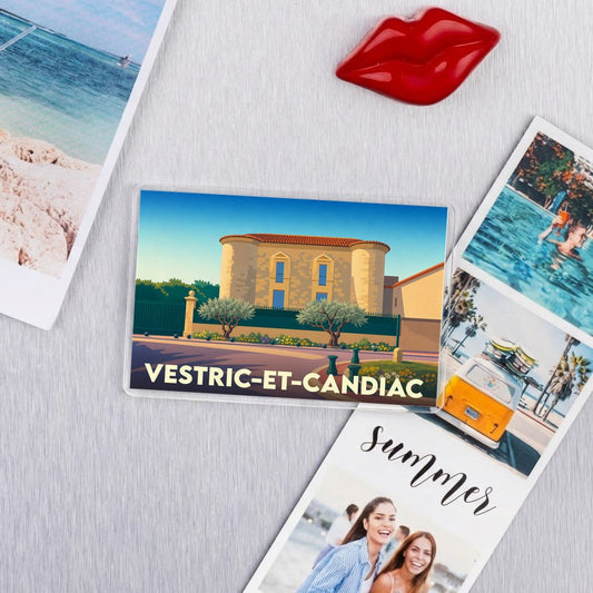 Magnat souvenir de la ville de Vestric-et-Candiac avec une illustration stylisée du château de la commune.