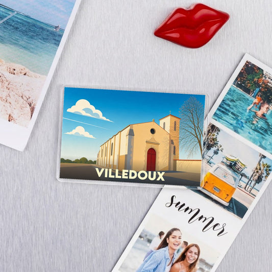 Magnet souvenir de la ville de Villedoux avec une illustration stylisée de son église.