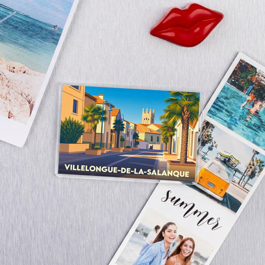 Magnet souvenir de la ville de Villelongue-de-la-Salanque avec une illustration stylisée et colorée.
