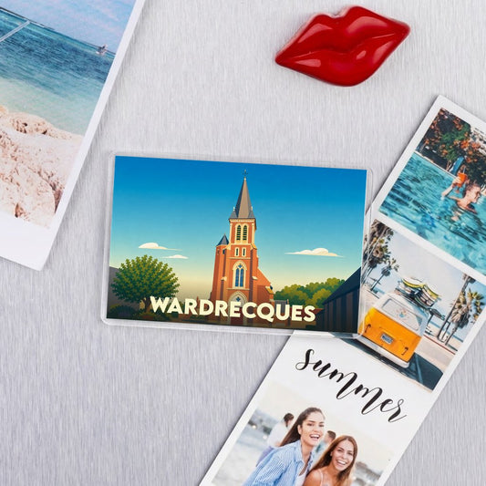 Magnet souvenir de la ville de Wardrecques avec une illustration stylisée de son église.