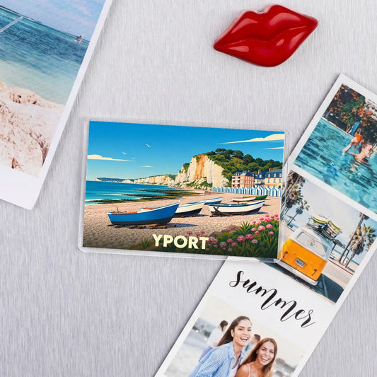 Magnet souvenir de la ville d'Yport avec une illustration stylisée de sa plage et de ses falaises.