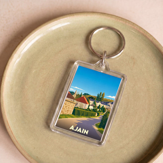 Porte-clés souvenir de la ville d'Ajain avec une illustration stylisée.