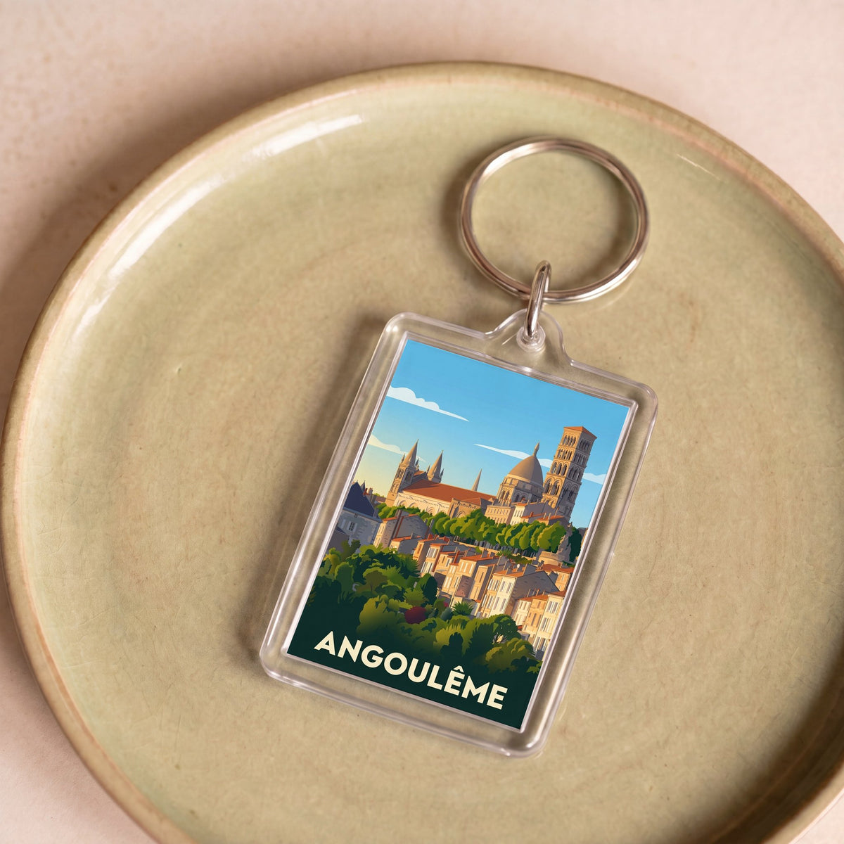 Porte-clés souvenir de la ville d'Angoulême avec une illustration stylisée.