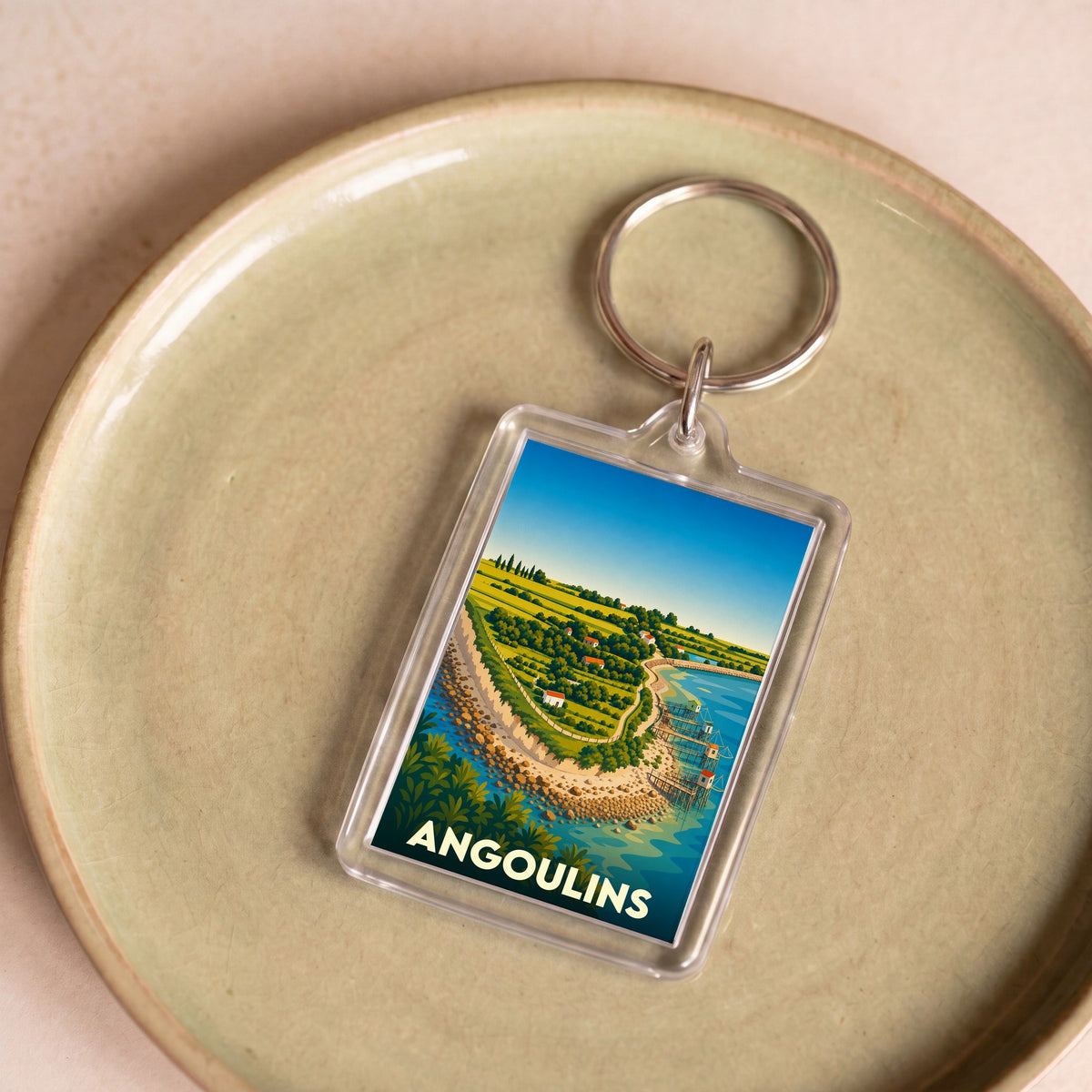 Porte-clés souvenir de la ville d'Angoulins avec une illustration stylisée du littoral.