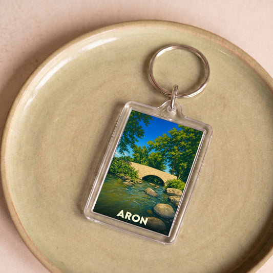 Porte-clés souvenir de la ville de Aron avec une illustration stylisée d'un pont en pierre.