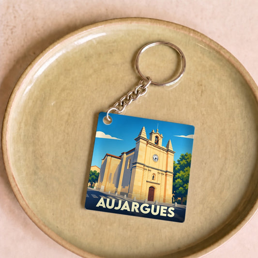 Porte-clés souvenir de la ville d'Aujargues avec une illustration stylisée de son église.
