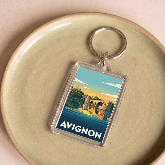 Porte-clés souvenir de la ville d'Avignon présentant une illustration stylisée et colorée.