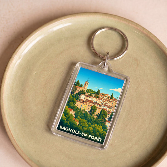 Porte-clés souvenir de la ville de Bagnols-en-Forêt avec une illustration stylisée.