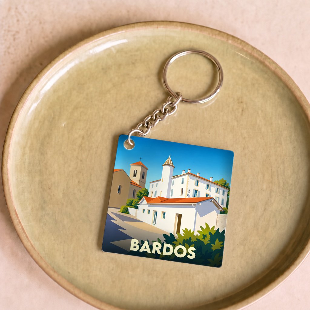 Porte-clés souvenir de la ville de Bardos avec une illustration stylisée de ses bâtiments emblématiques.