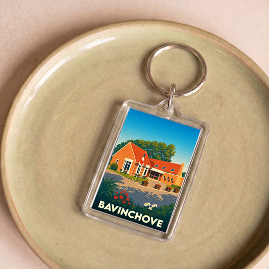 Porte-clés souvenir de la ville de Bavinchove avec une illustration stylisée d'une maison typique.