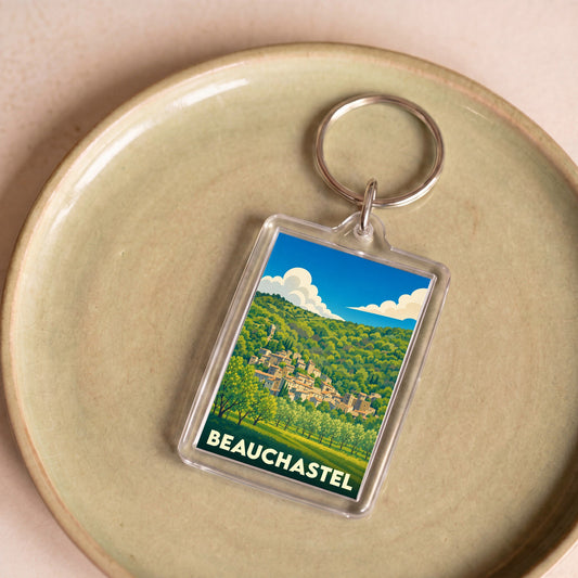 Porte-clés souvenir de la ville de Beauchastel avec une illustration stylisée d'un village perché.