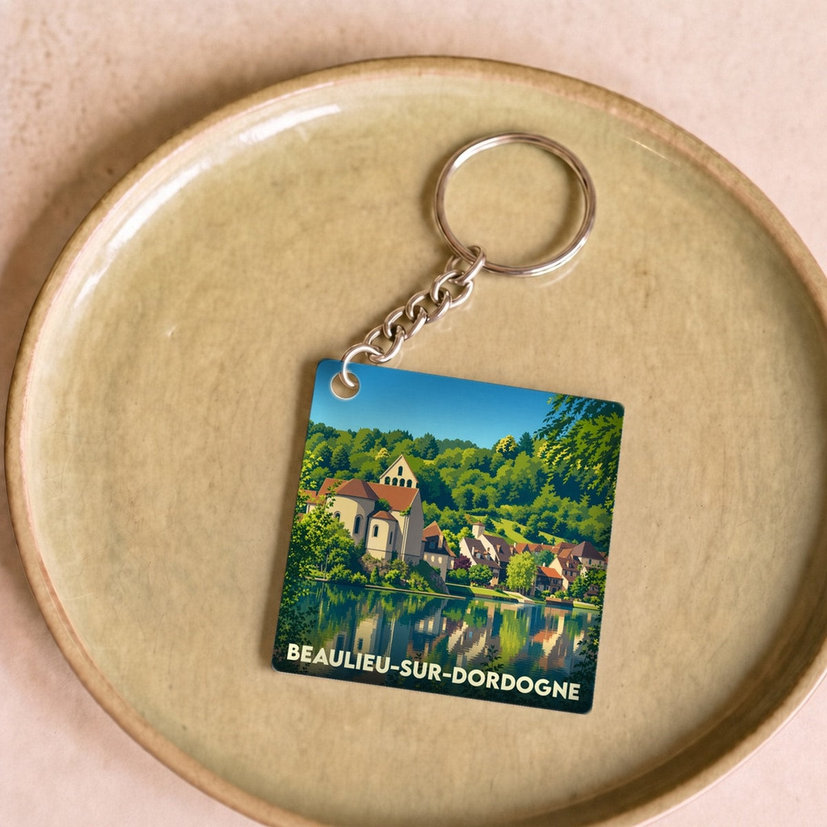 Porte-clés souvenir de la ville de Beaulieu-sur-Dordogne avec une illustration stylisée.