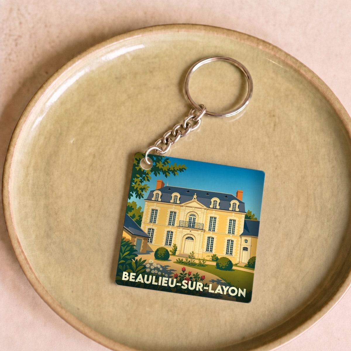 Porte-clés souvenir de la ville de Beaulieu-sur-Layon avec une illustration stylisée.