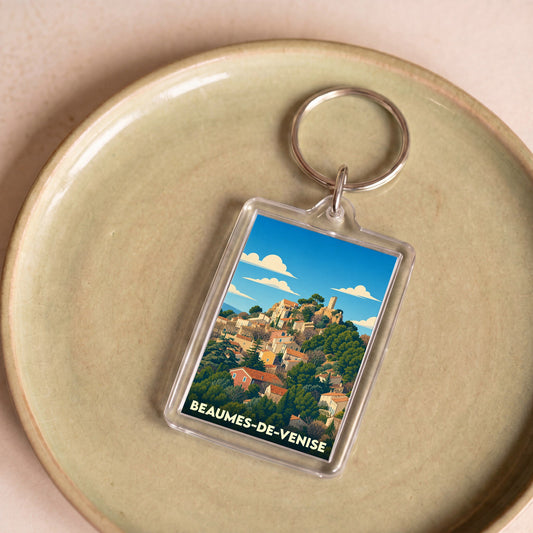 Porte-clés souvenir de la ville de Beaumes-de-Venise avec une illustration stylisée d'un village perché.
