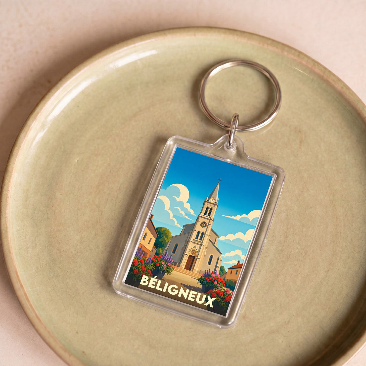 Porte-clés souvenir de la ville de Béligneux avec une illustration stylisée de son église.