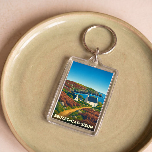 Porte-clés souvenir de Beuzec-Cap-Sizun avec une illustration stylisée de son paysage côtier.