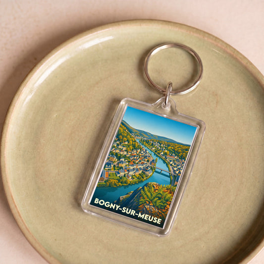Porte-clés souvenir de la ville de Bogny-sur-Meuse avec une illustration stylisée de la Meuse serpentant entre les collines.