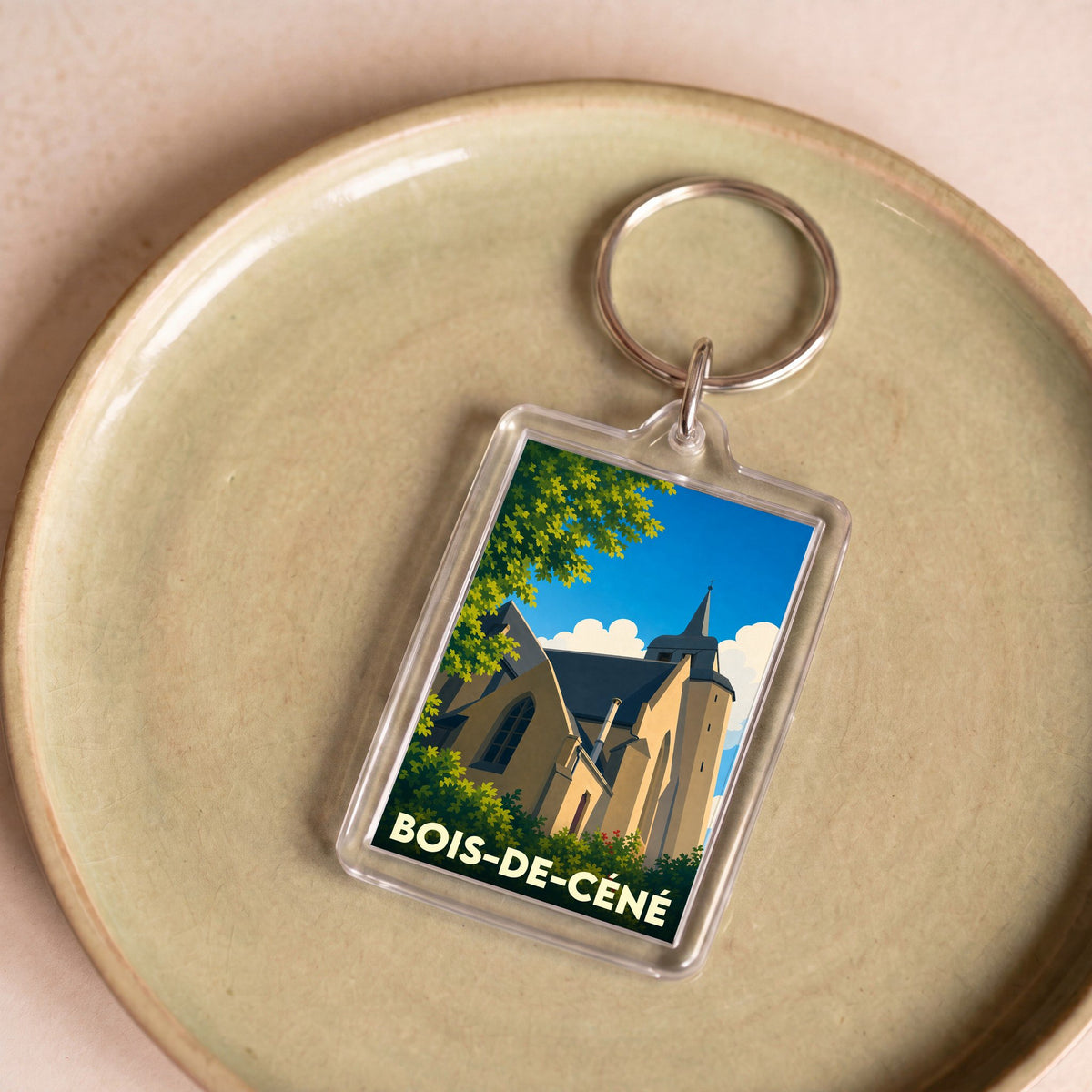 Porte-clés souvenir de la ville de Bois-de-Céné avec une illustration stylisée de son église.