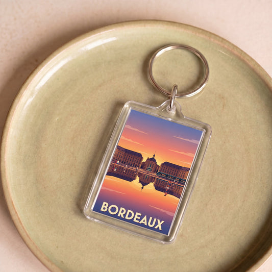 Porte-clés souvenir de la ville de Bordeaux avec une illustration stylisée.