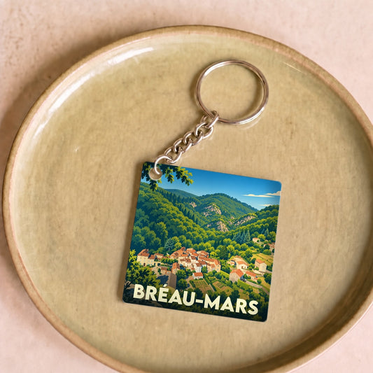 Porte-clés souvenir de la ville de Bréau-Mars avec une illustration de paysage vallonné.