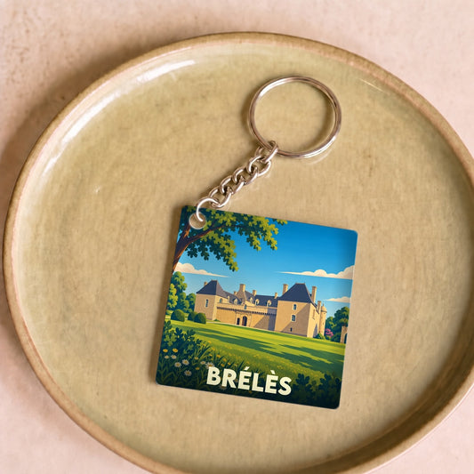 Porte-clés souvenir de la ville de Brélès avec une illustration stylisée de son château.