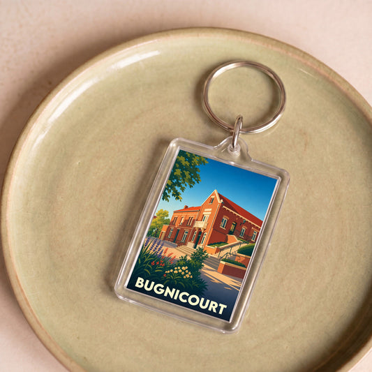 Porte-clés souvenir de la ville de Bugnicourt avec une illustration stylisée de sa mairie.