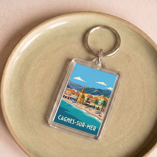 Porte-clés souvenir de la ville de Cagnes-sur-Mer avec une illustration stylisée.
